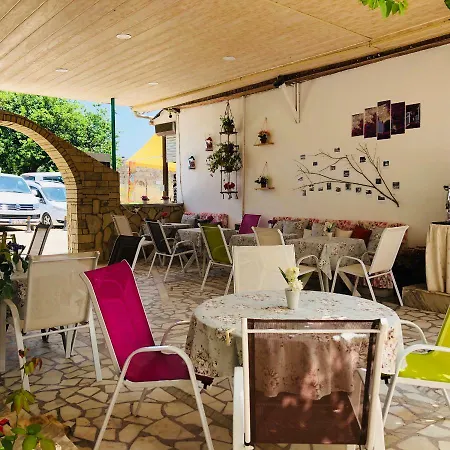 Casa de hóspedes Evin 2*